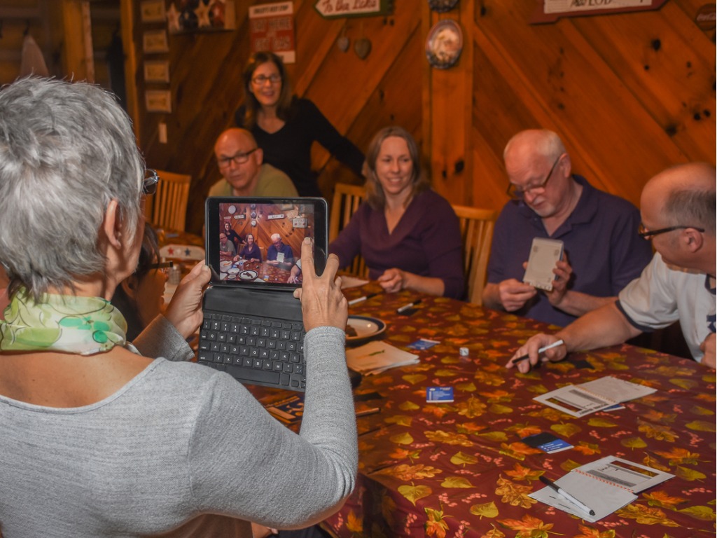6 Wonderful Conversation Subjects for Your Family Reunion Dinner